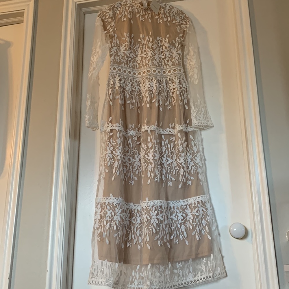 Super cute böhme dress. Tan with white flower lace. The dress is midi length